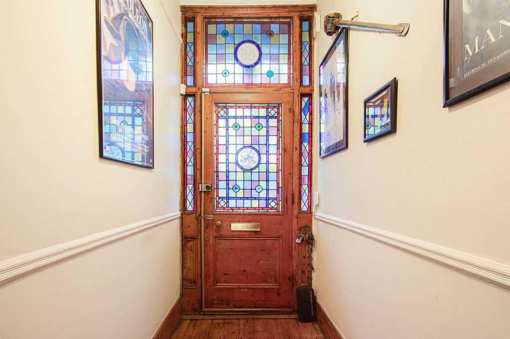 Property photo 2 of 27