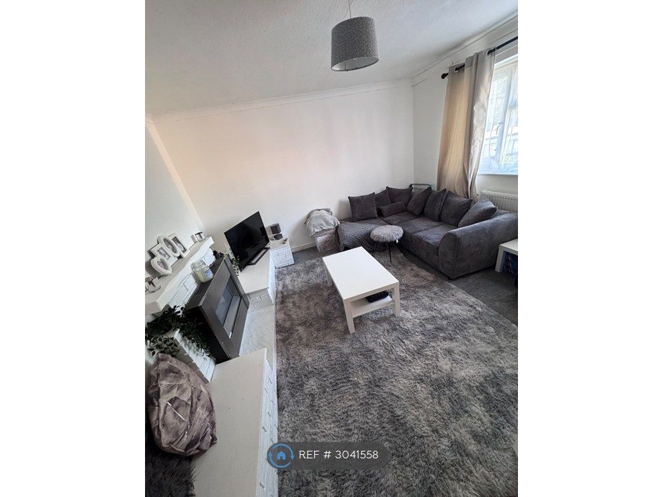 Property photo 2 of 10 Living Room
