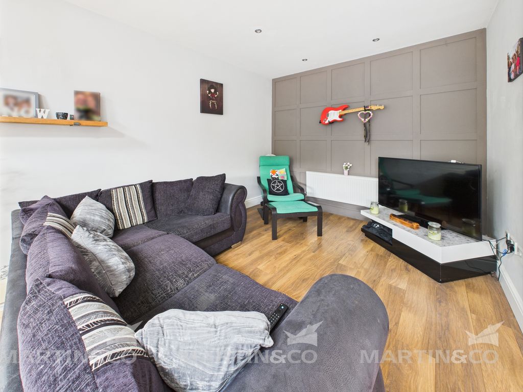 Property photo 3 of 16 Cam02406G0-Pr0484-Still004