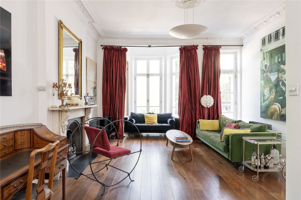 Property photo 3 of 17 Sitting Room