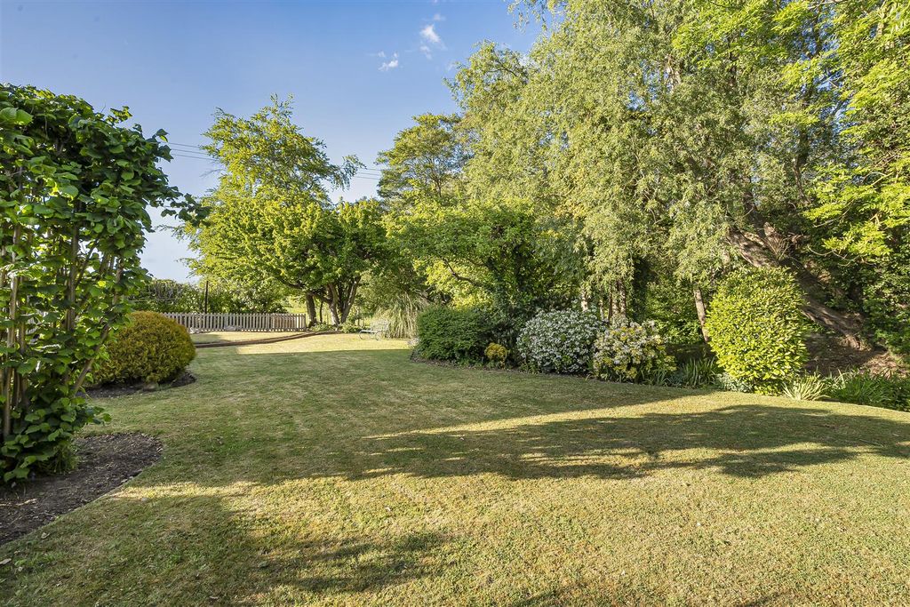 Property photo 3 of 18 Garden