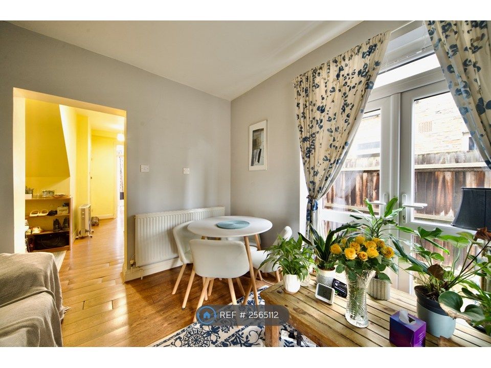 Property photo 1 of 24 Living Room