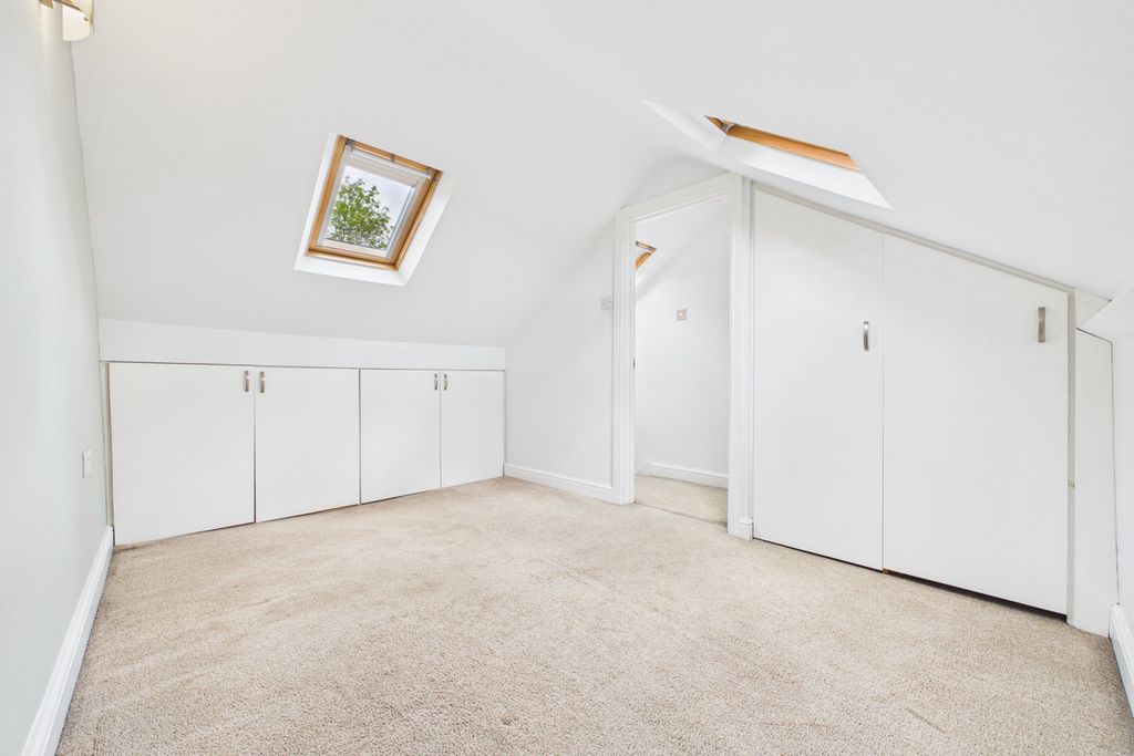 Property photo 3 of 27