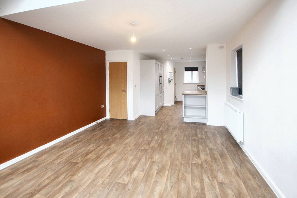 Property photo 3 of 25