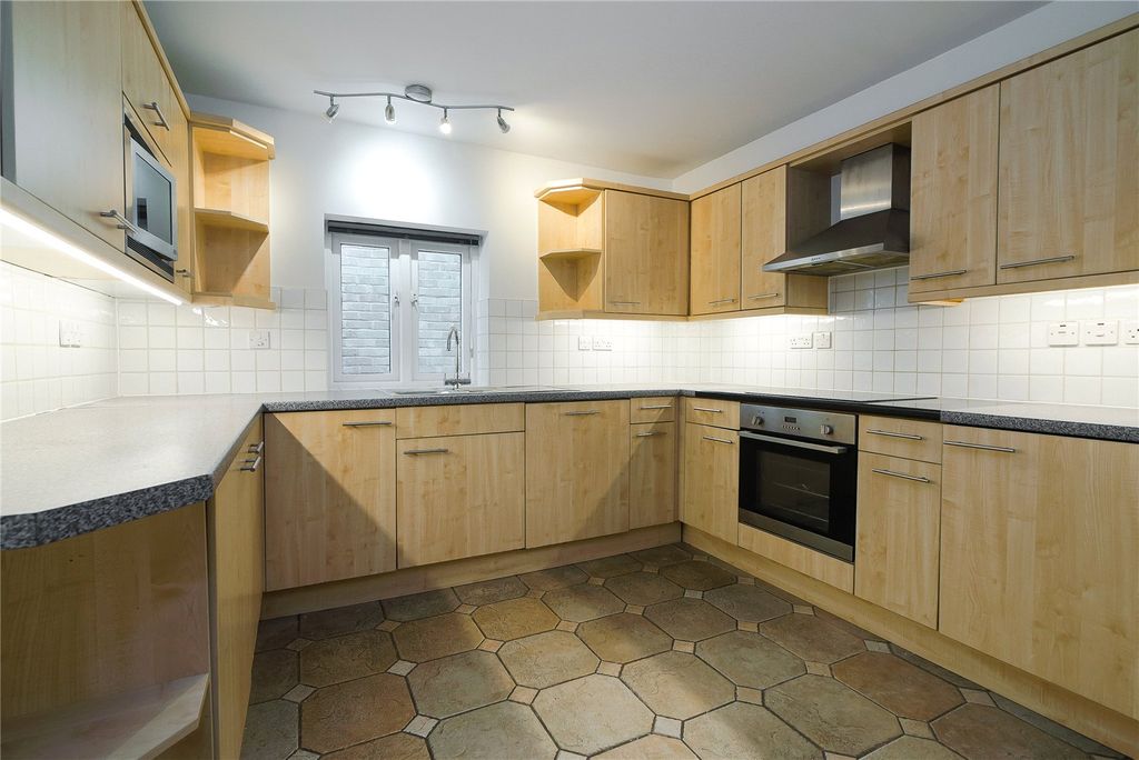 Property photo 3 of 8 Picture No. 02