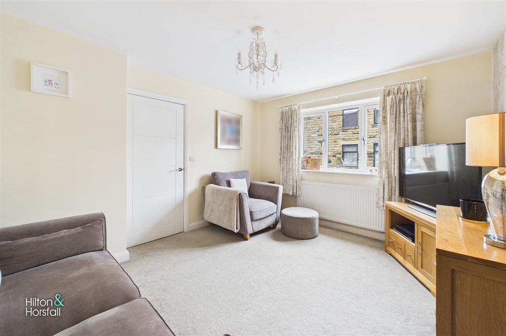 Property photo 3 of 18 Lower Clough Street