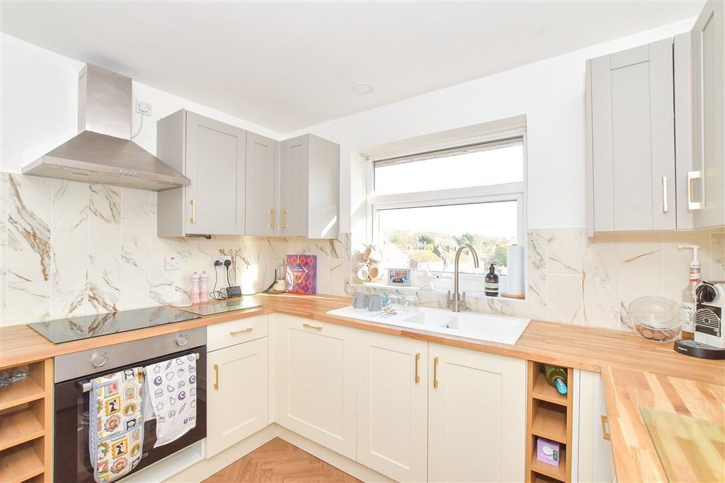 Property photo 1 of 10 Kitchen