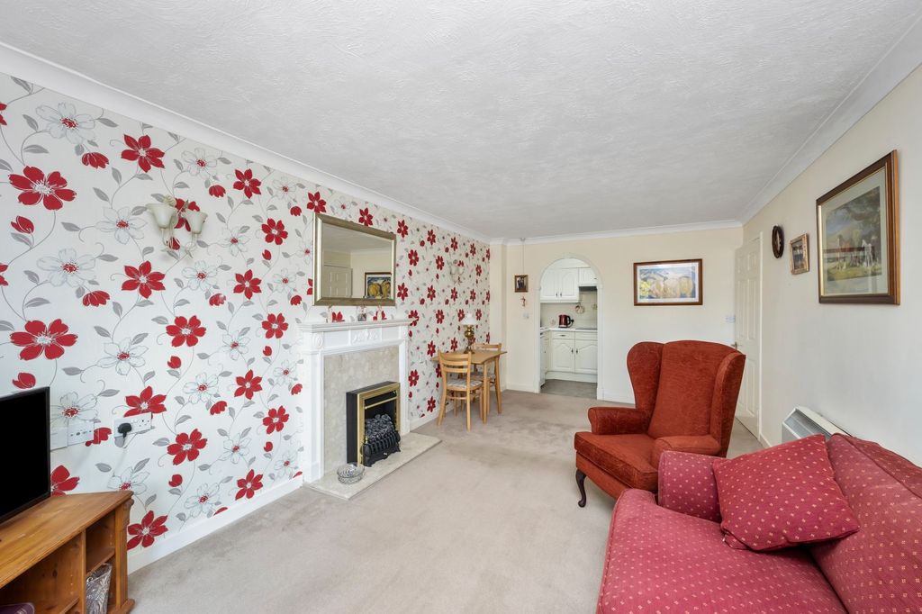 Property photo 2 of 9