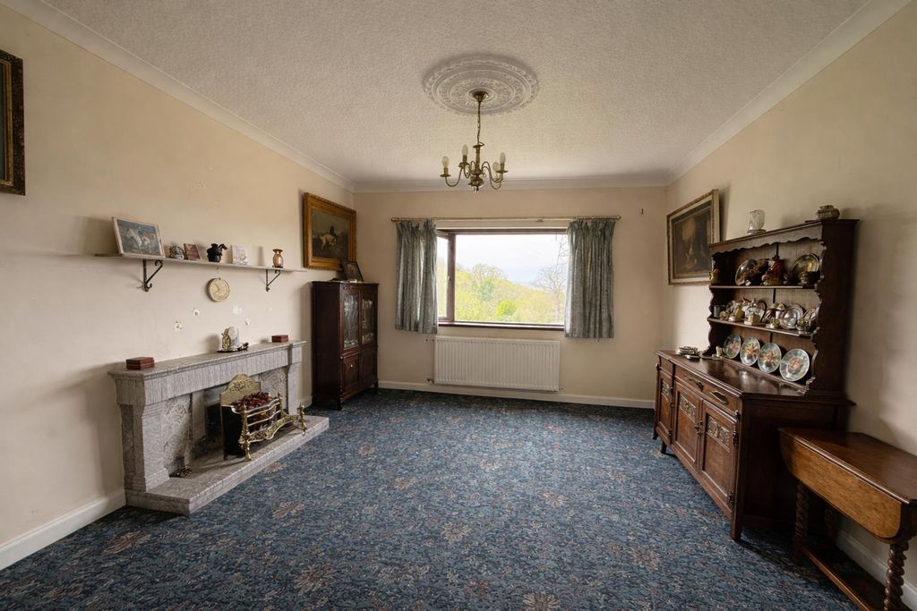 Property photo 3 of 11 Lounge
