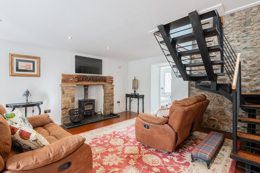 Property photo 3 of 34 Cup1415Seg Living Room.Jpg