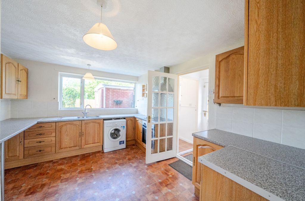 Property photo 3 of 15 Kitchen
