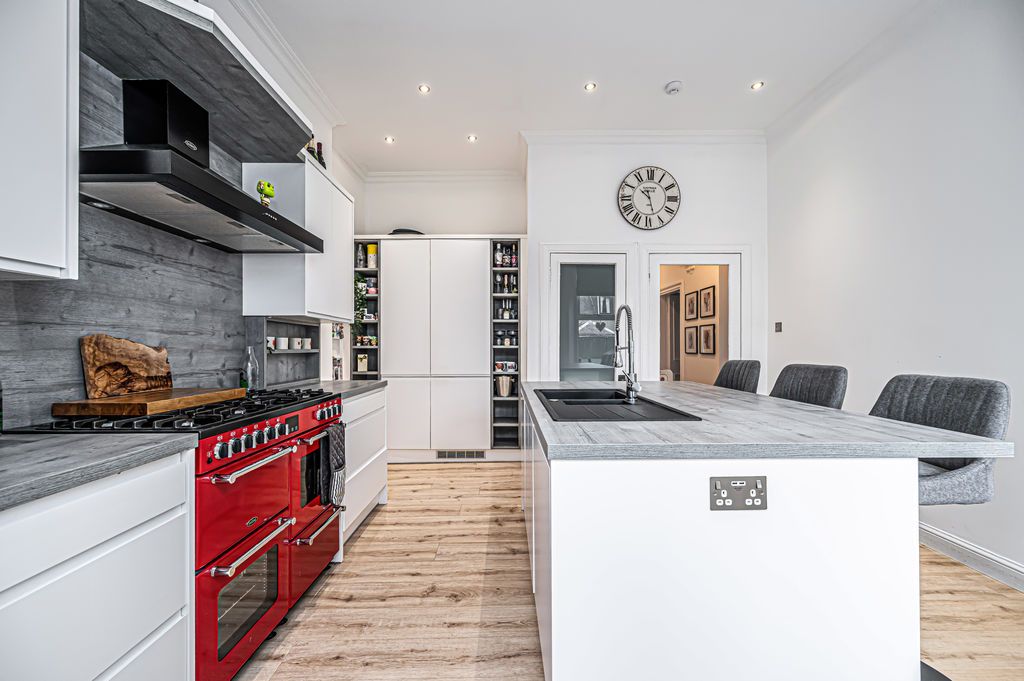 Property photo 2 of 31 Breakfasting Kitchen