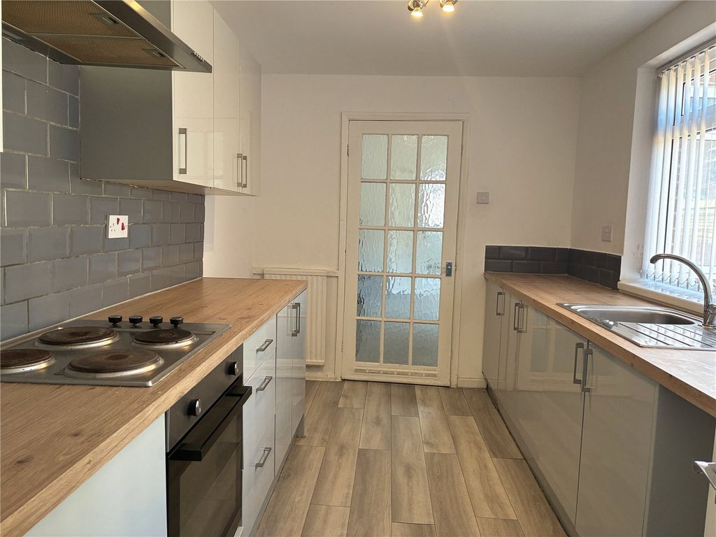 Property photo 2 of 21 Kitchen