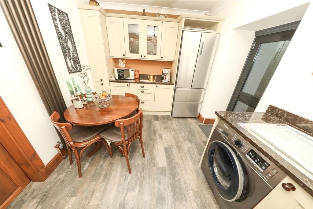 Property photo 3 of 30 C