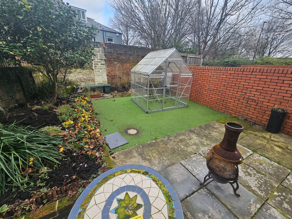 Property photo 2 of 5 Garden