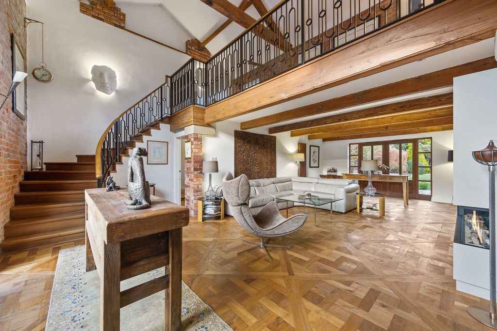 Property photo 2 of 43