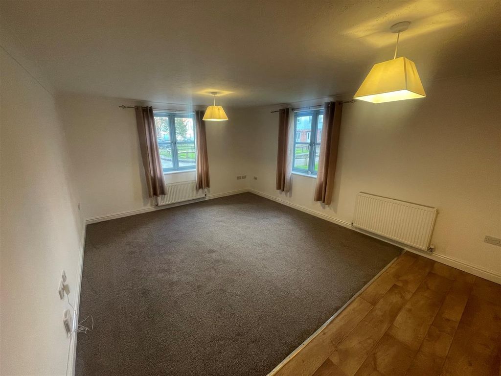Property photo 3 of 8