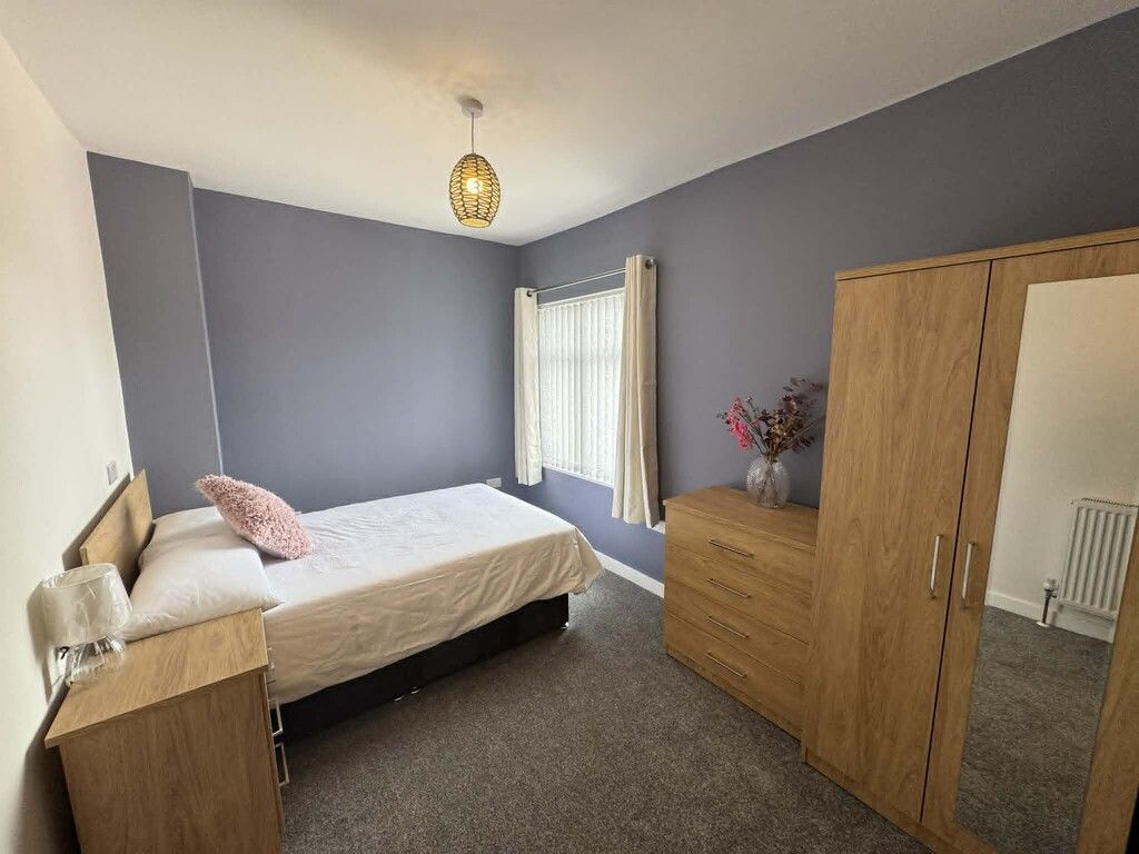 Property photo 1 of 17 Room 20