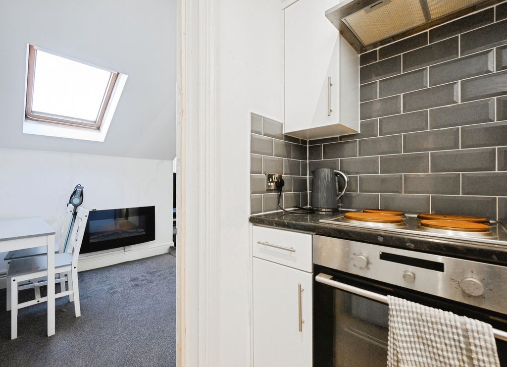 Property photo 3 of 20 Pbox-Img.Jpg