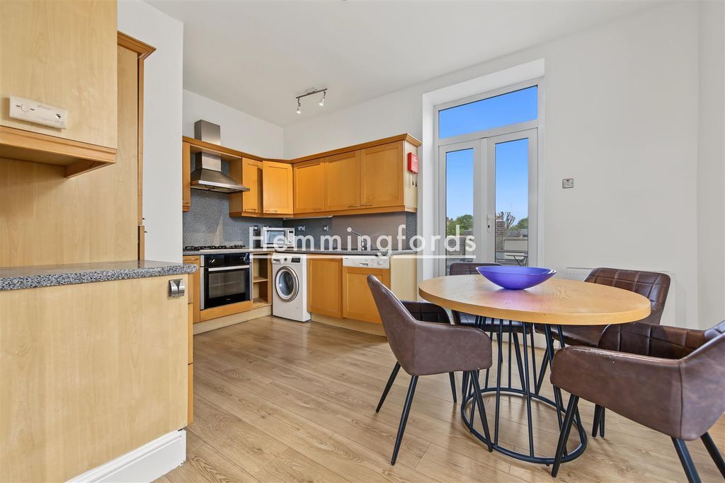 Property photo 3 of 15 Weymouth Terrace E2-10.Jpg