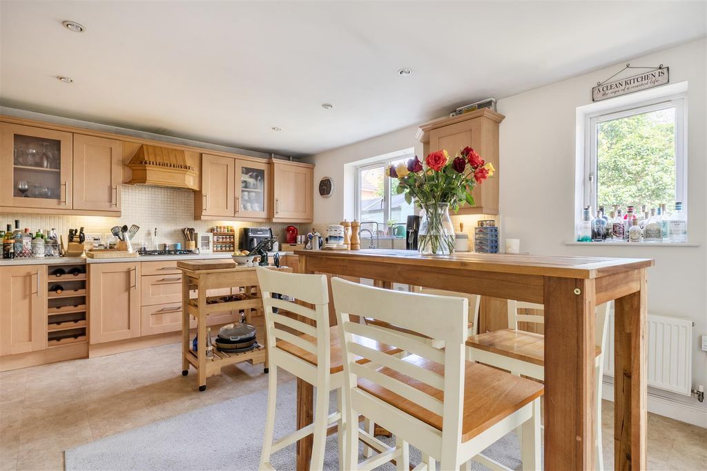 Property photo 2 of 20 1468092-10-6A2Fc483048A7.Jpg
