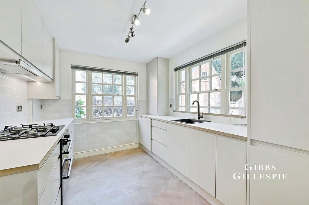 Property photo 3 of 8 Pbox-Img.Jpeg