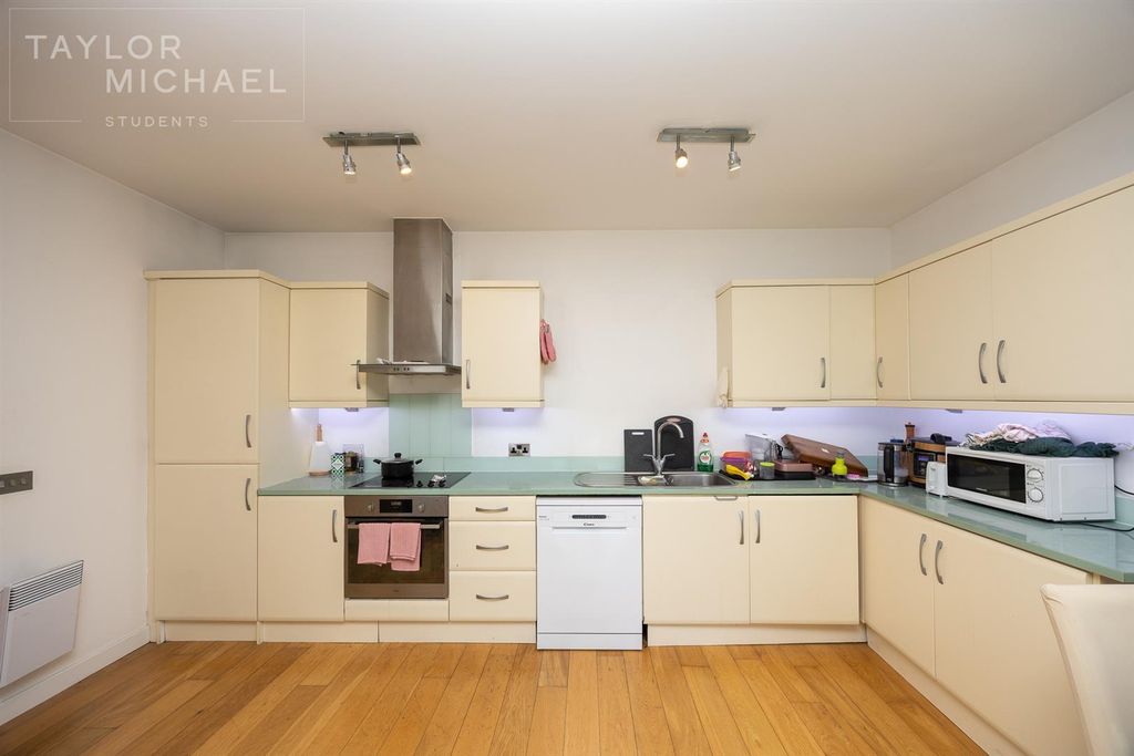 Property photo 2 of 11 Kitchen