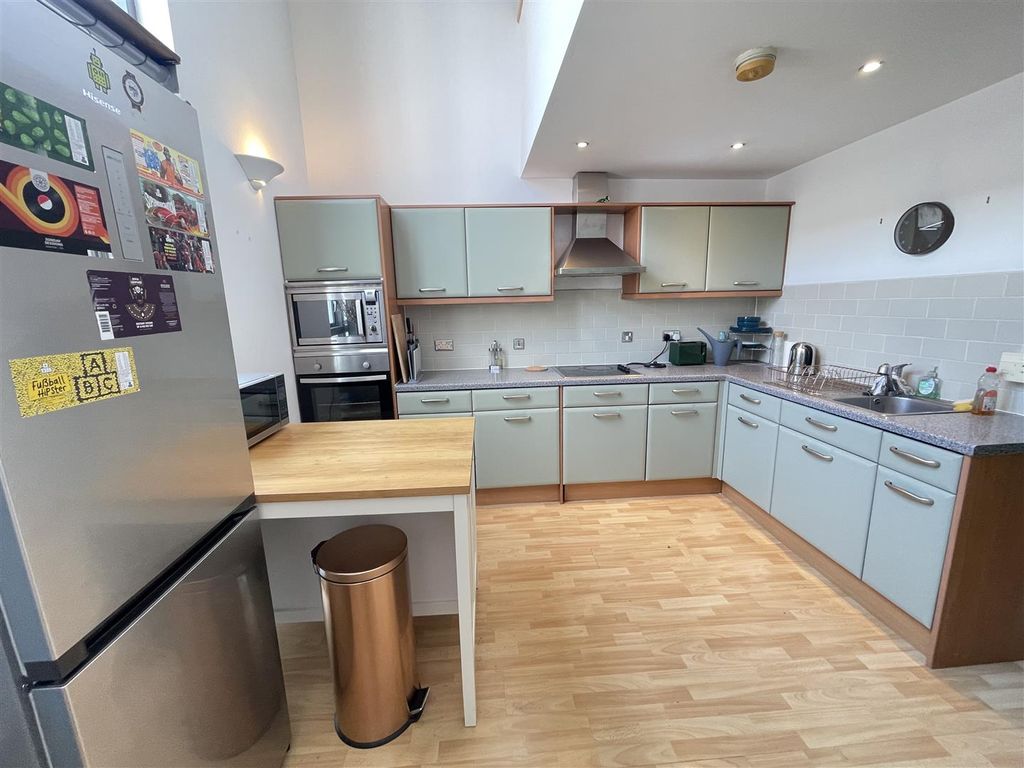 Property photo 2 of 14