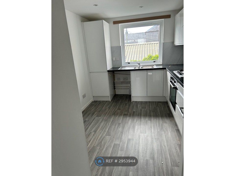 Property photo 2 of 6 Kitchen