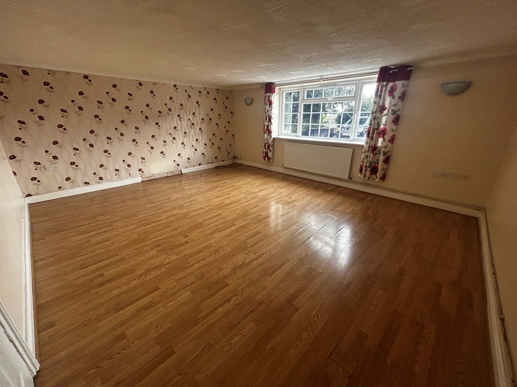 Property photo 2 of 5 Living Room