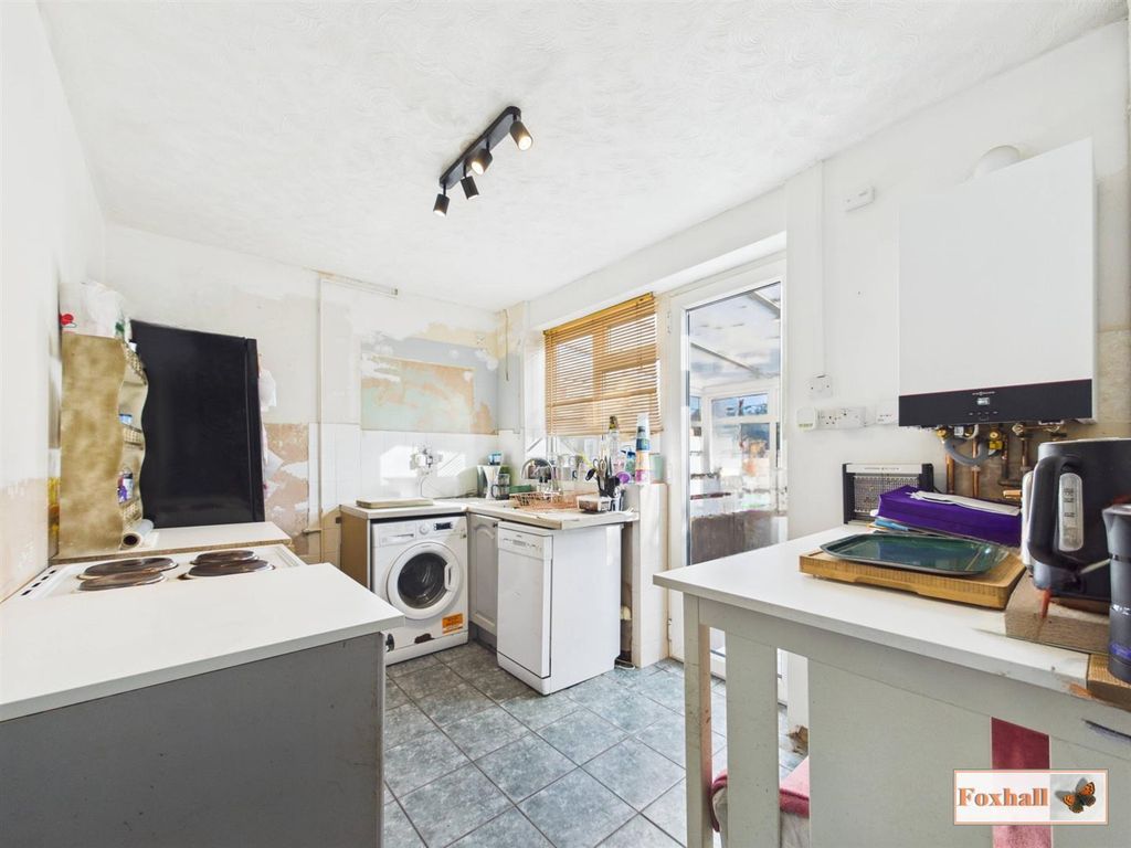 Property photo 3 of 20 Kitchen