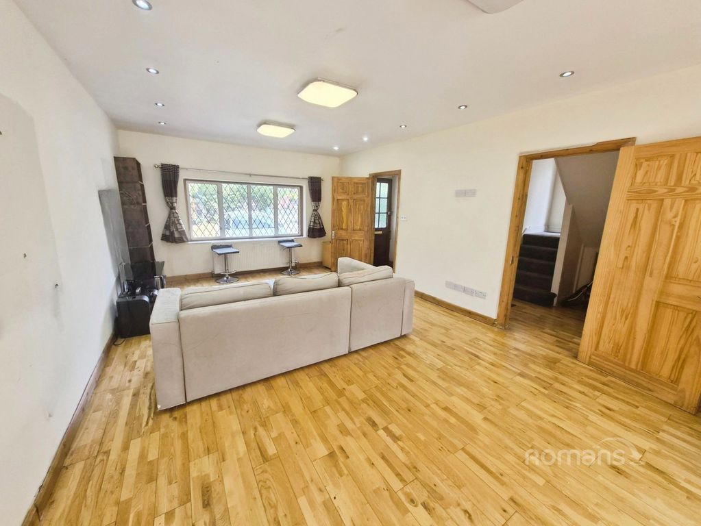 Property photo 3 of 16 Pbox-Img.Jpg