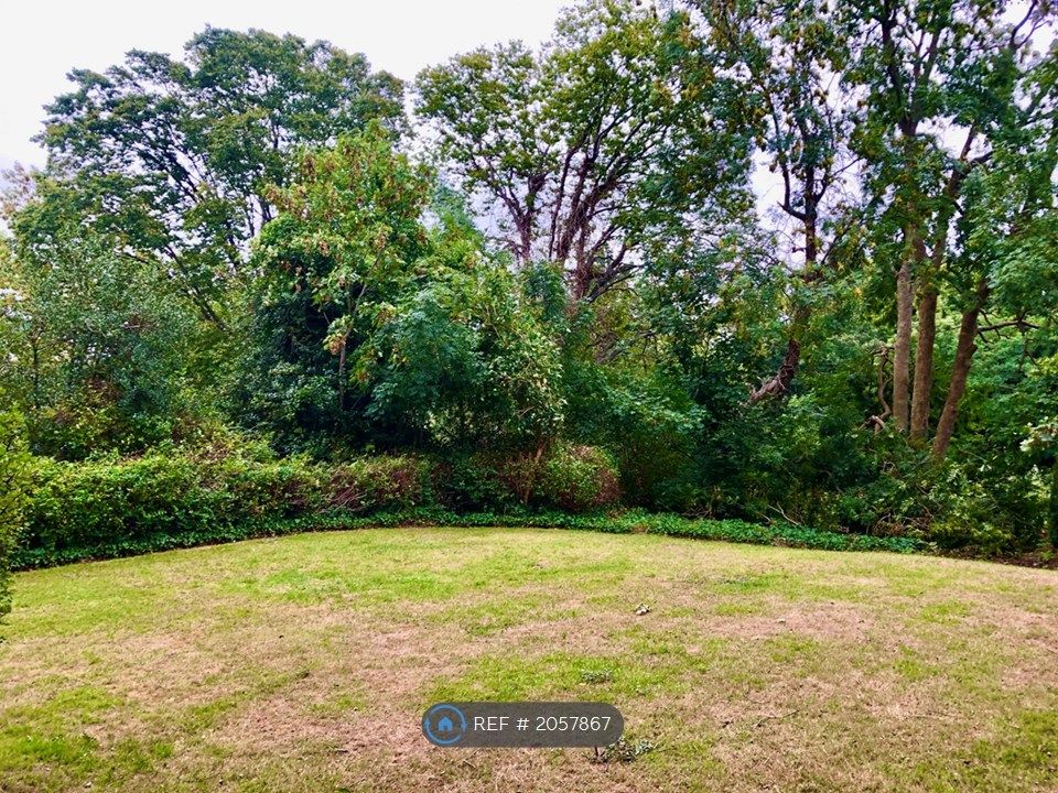 Property photo 3 of 15 Garden 2 0F 3