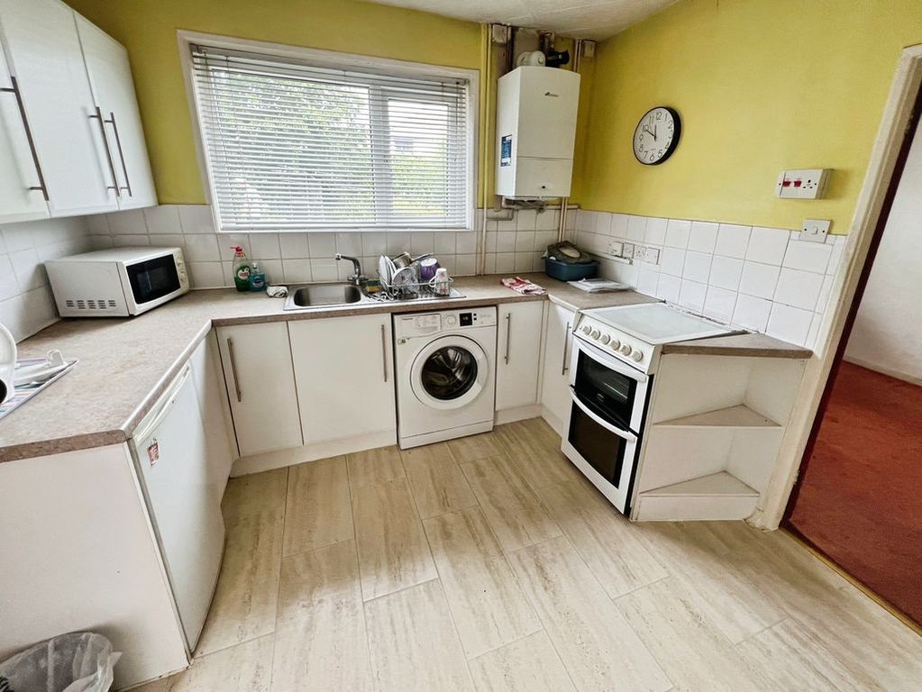 Property photo 3 of 16 Kitchen