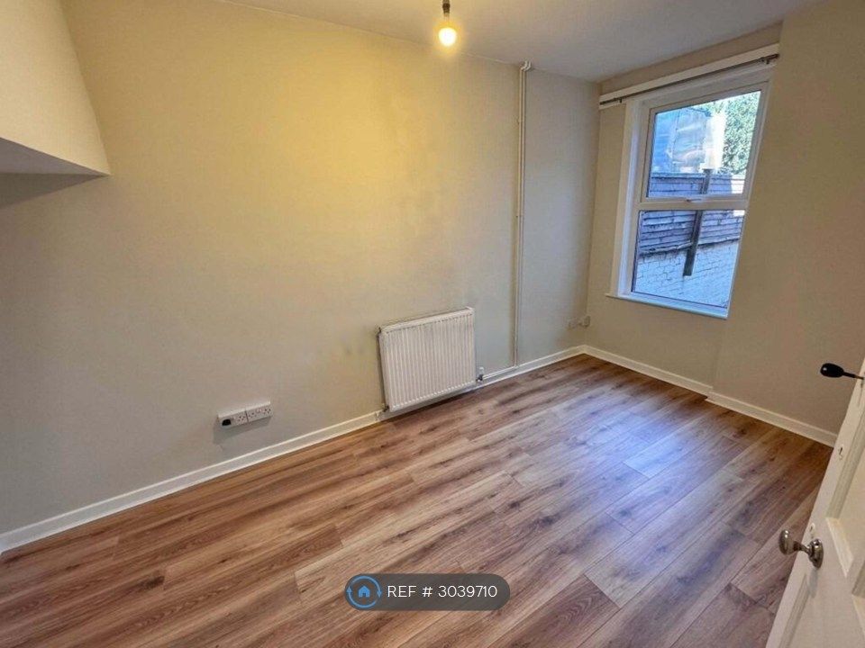 Property photo 3 of 10 Dining Room