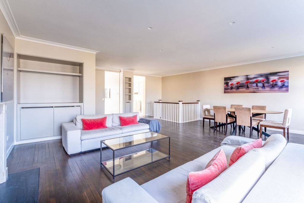 Property photo 2 of 18 Warwick-Square-5_1