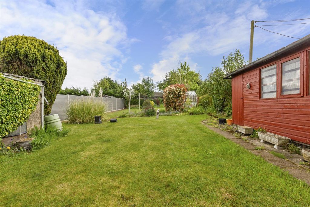Property photo 3 of 15 Highfield Ave-9.Jpg