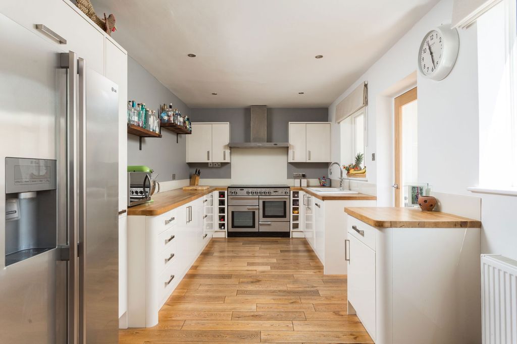 Property photo 3 of 22