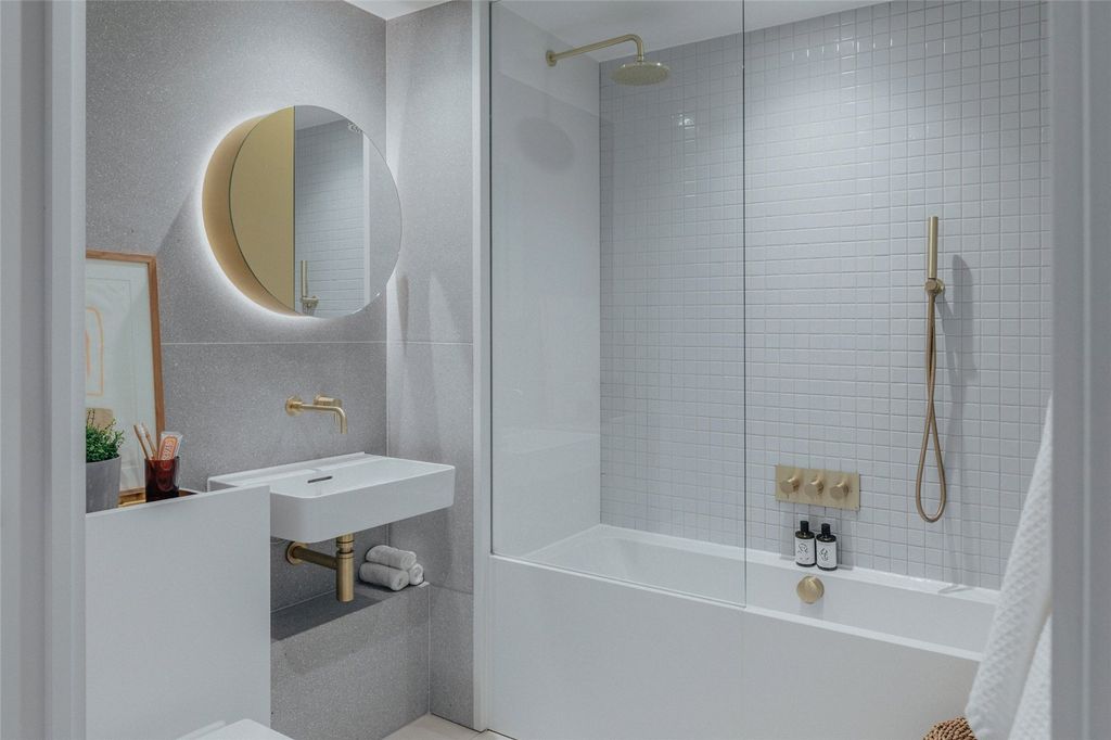 Property photo 2 of 6 Bathroom