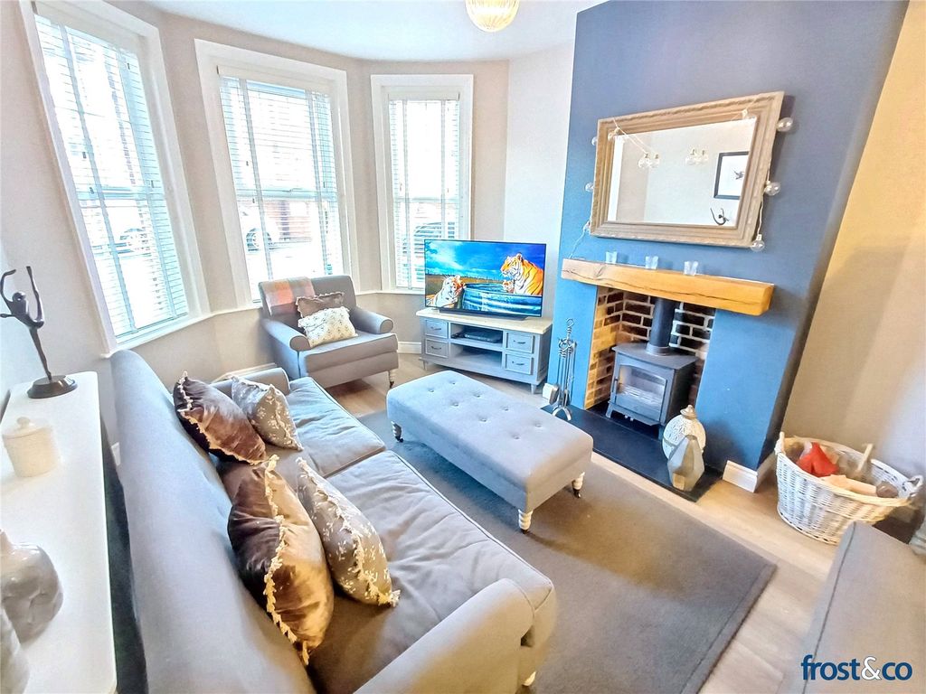 Property photo 2 of 22 Living Room