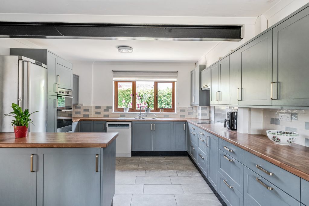 Property photo 2 of 31 1488418206A4E688674F01