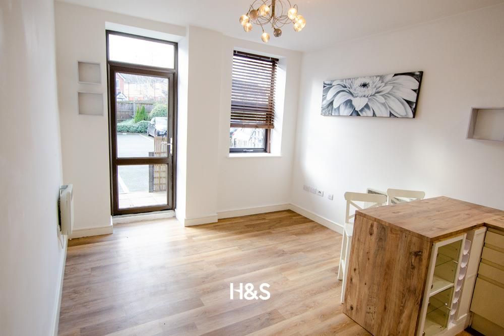 Property photo 3 of 9 10 Olton Court - Lounge 2.Jpg