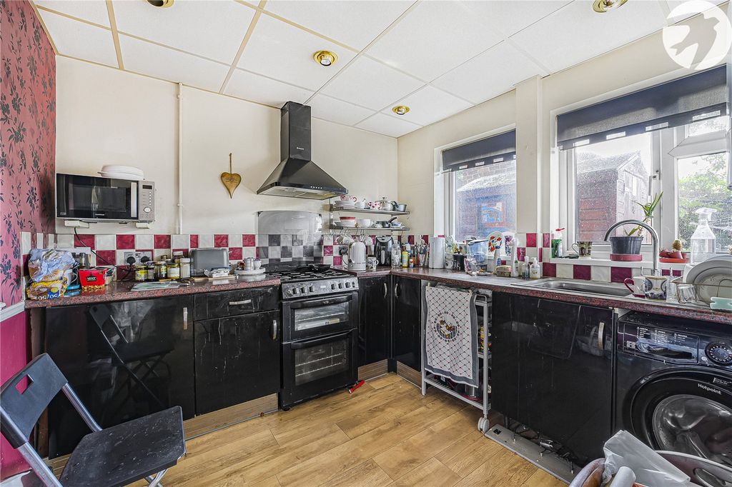 Property photo 3 of 25 Kitchen