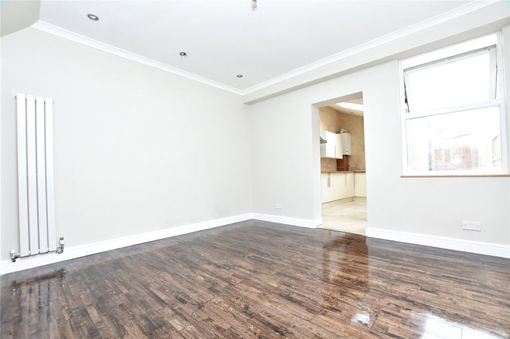 Property photo 2 of 12 Picture No. 17