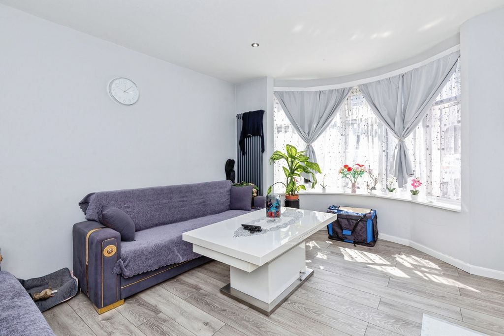 Property photo 2 of 17 Pbox-Img.Jpg