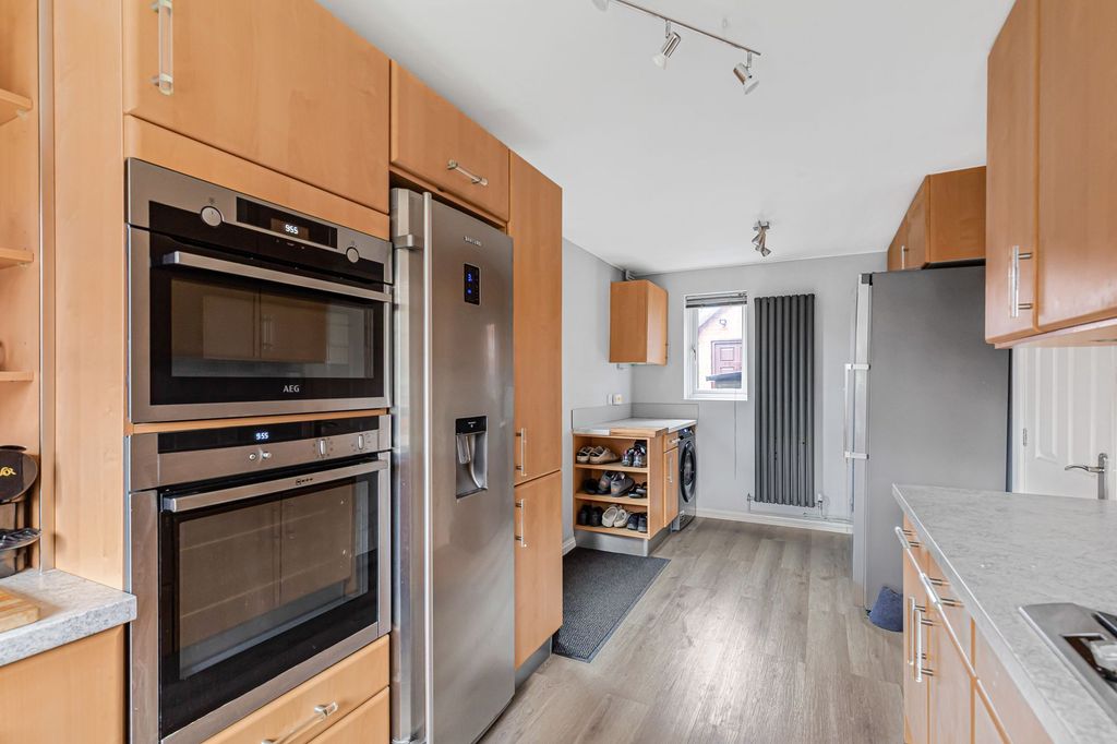 Property photo 3 of 26