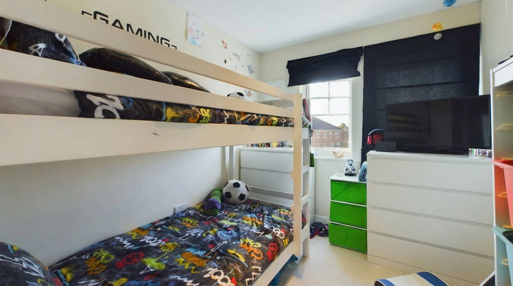 Property photo 3 of 8 Bedroom 2