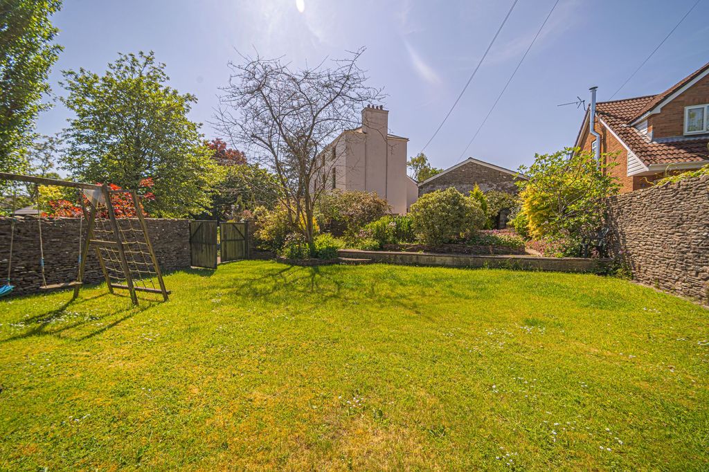Property photo 2 of 82