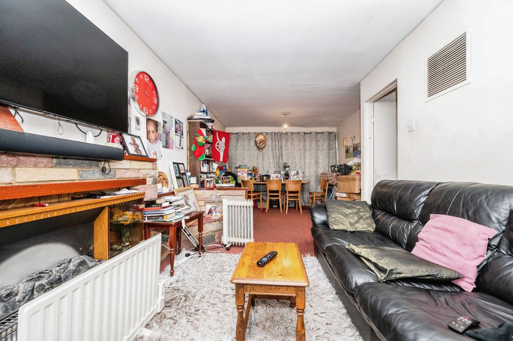 Property photo 3 of 17 Photography