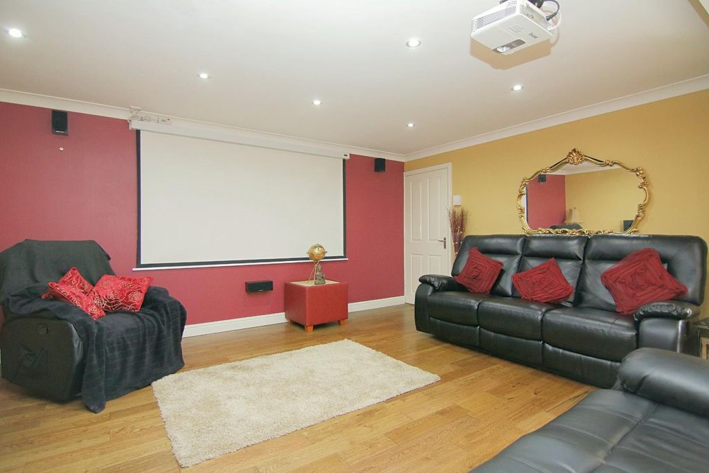 Additional image 9 of 5 bed detached house for saleSycamore Chase, Pudsey LS28